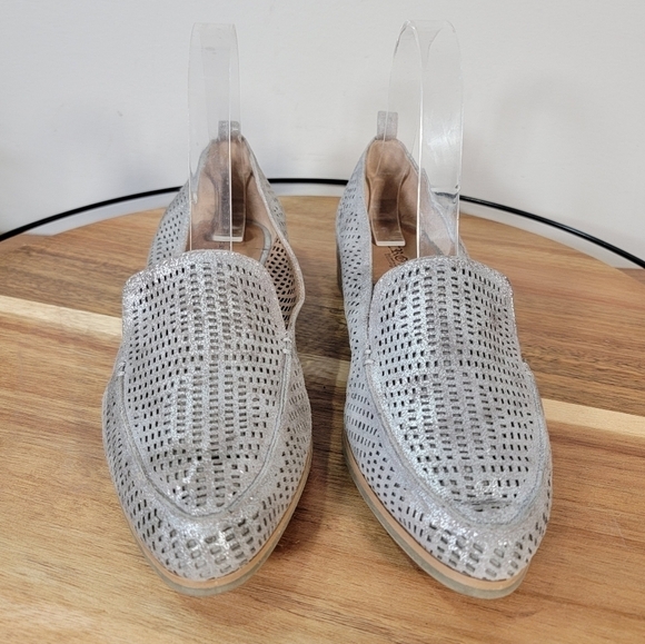 Crown Vintage Silver Metallic Loafers Flats Perforated Size 6 - Picture 9 of 17